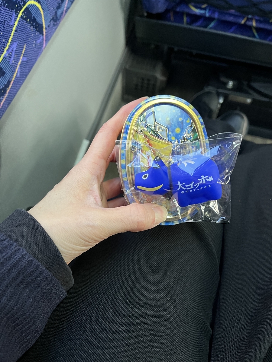 ゴッホ展のグッズの豆べことキラキラ缶入りクッキーがかわいい