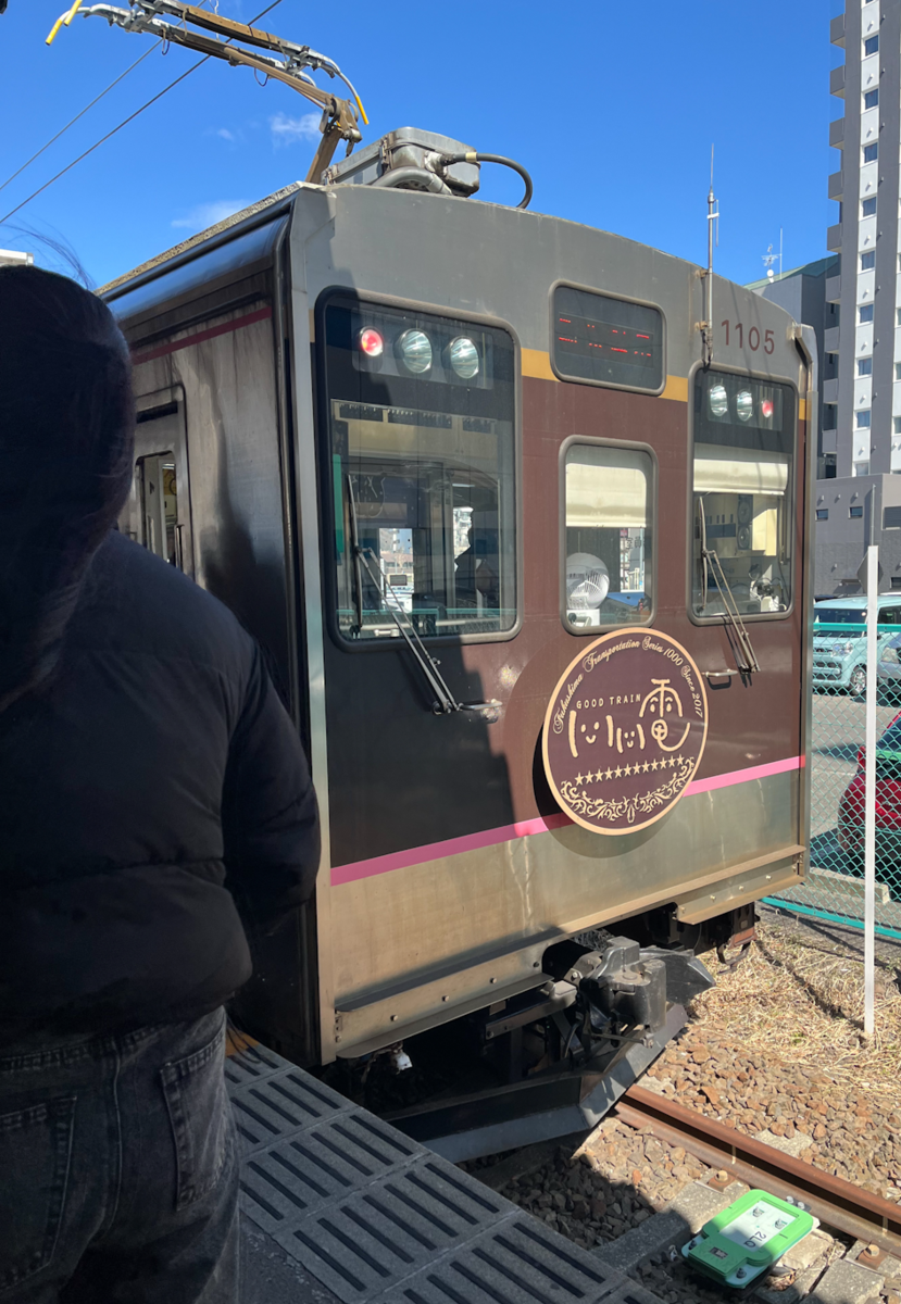 飯坂線のレトロな電車を撮影しようとしたらあっという間に出発