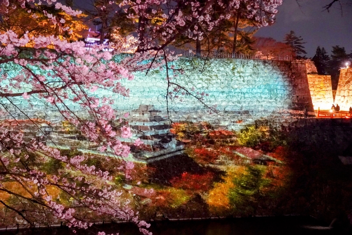 石垣に映し出された秋の鶴ヶ城も圧巻でした！