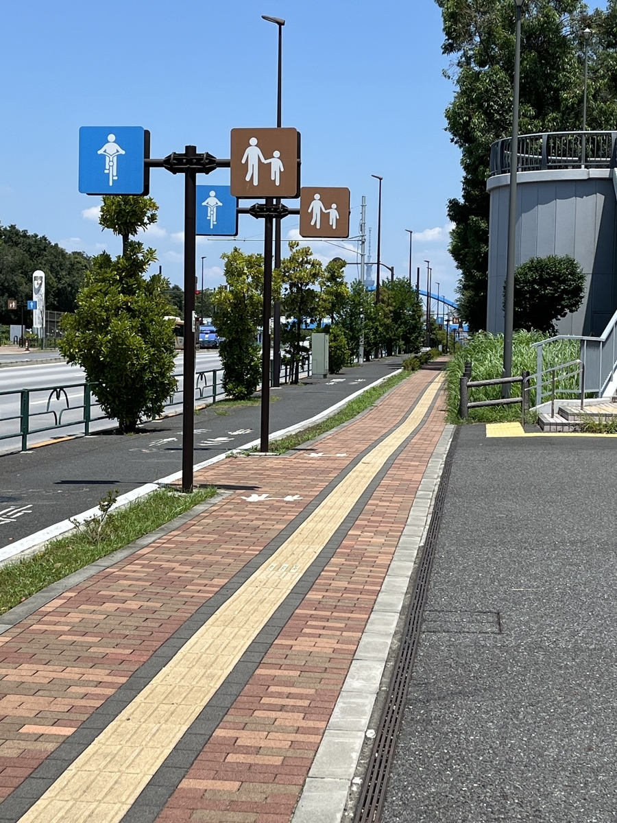 歩道を歩くとスカイツリーが正面に見える!