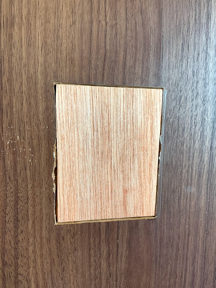 ドアに空いた穴を補修 パテって難しい ハチナナブログ