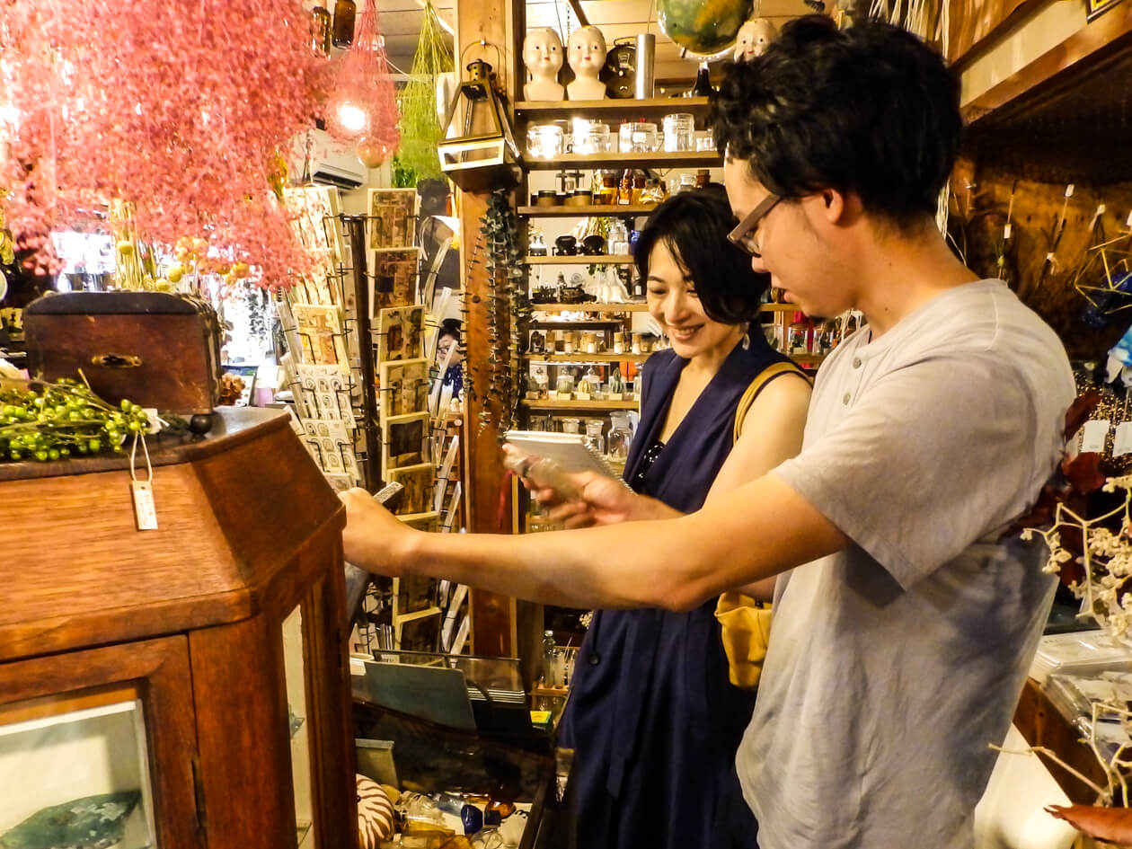 筆者と遠藤店長