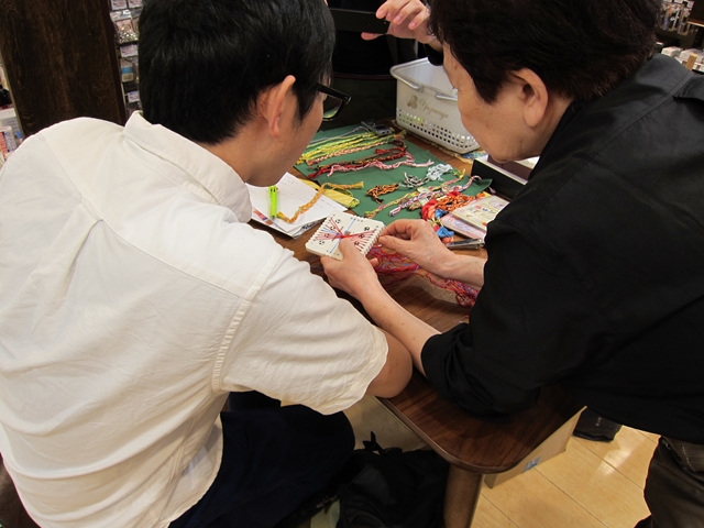 f:id:blog-media:20161125114109j:plain 組み紐名人は間違えても途中で手直しできる