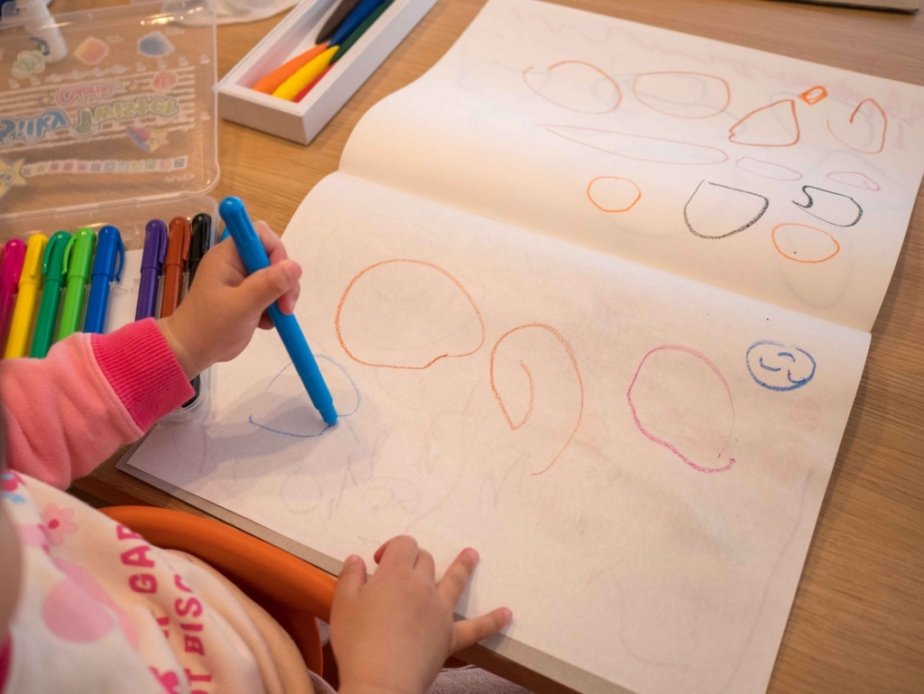 子どもの絵の飾り方 を変えたら 愛娘の成長が 見える ようになった ソレドコ