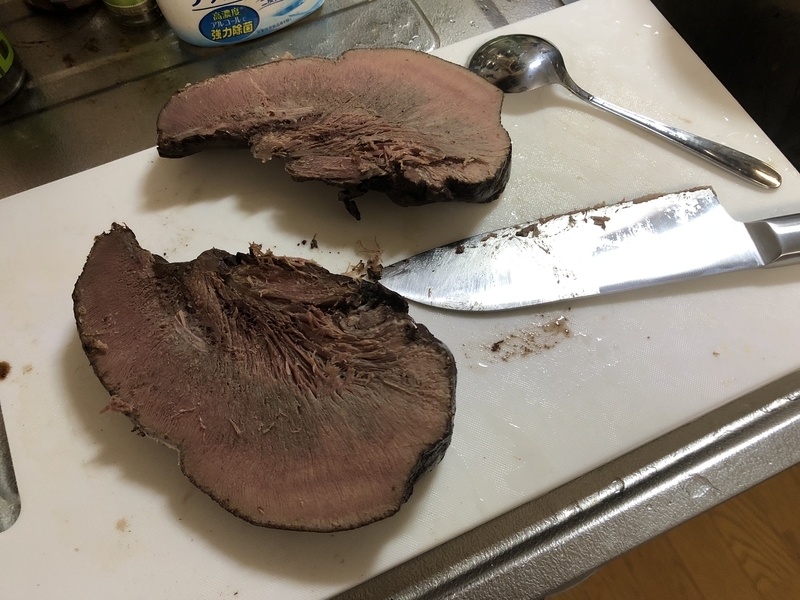 牛タンの赤ワイン煮込み