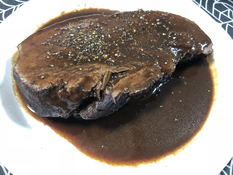 牛タンの赤ワイン煮込み