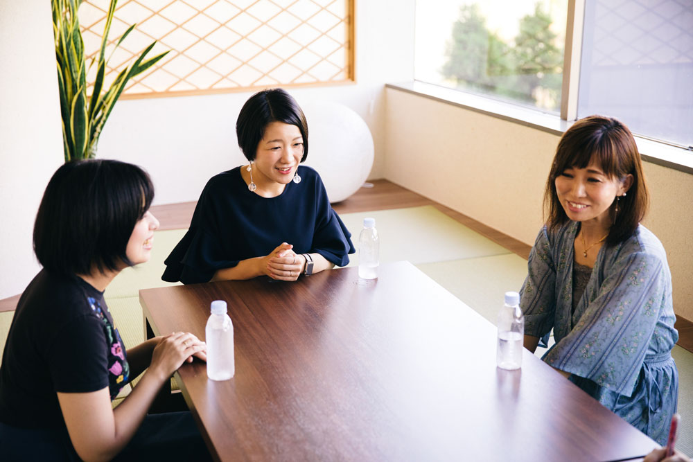 小澤ますみさん、エータ やり方次第で“育児根性論”は脱却できるーー先輩ママ3人の「仕事と育児