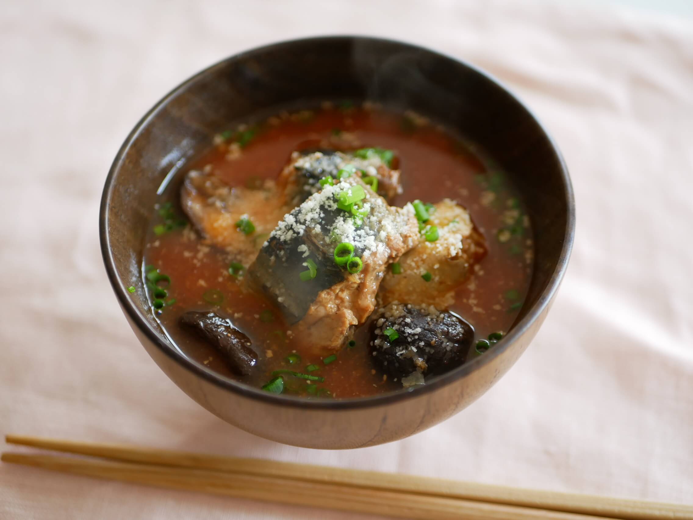 サバトマ味噌スープ