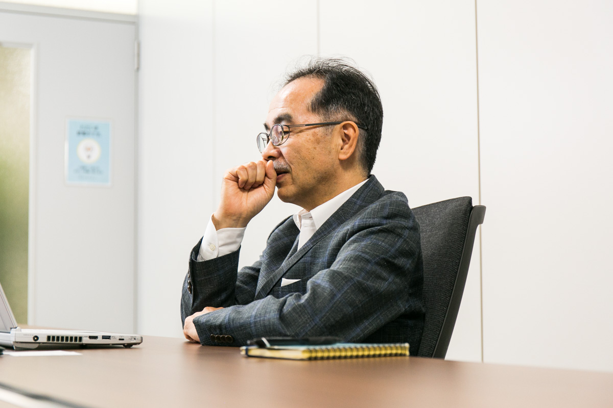 PostGreSQL石井達夫さん横顔2