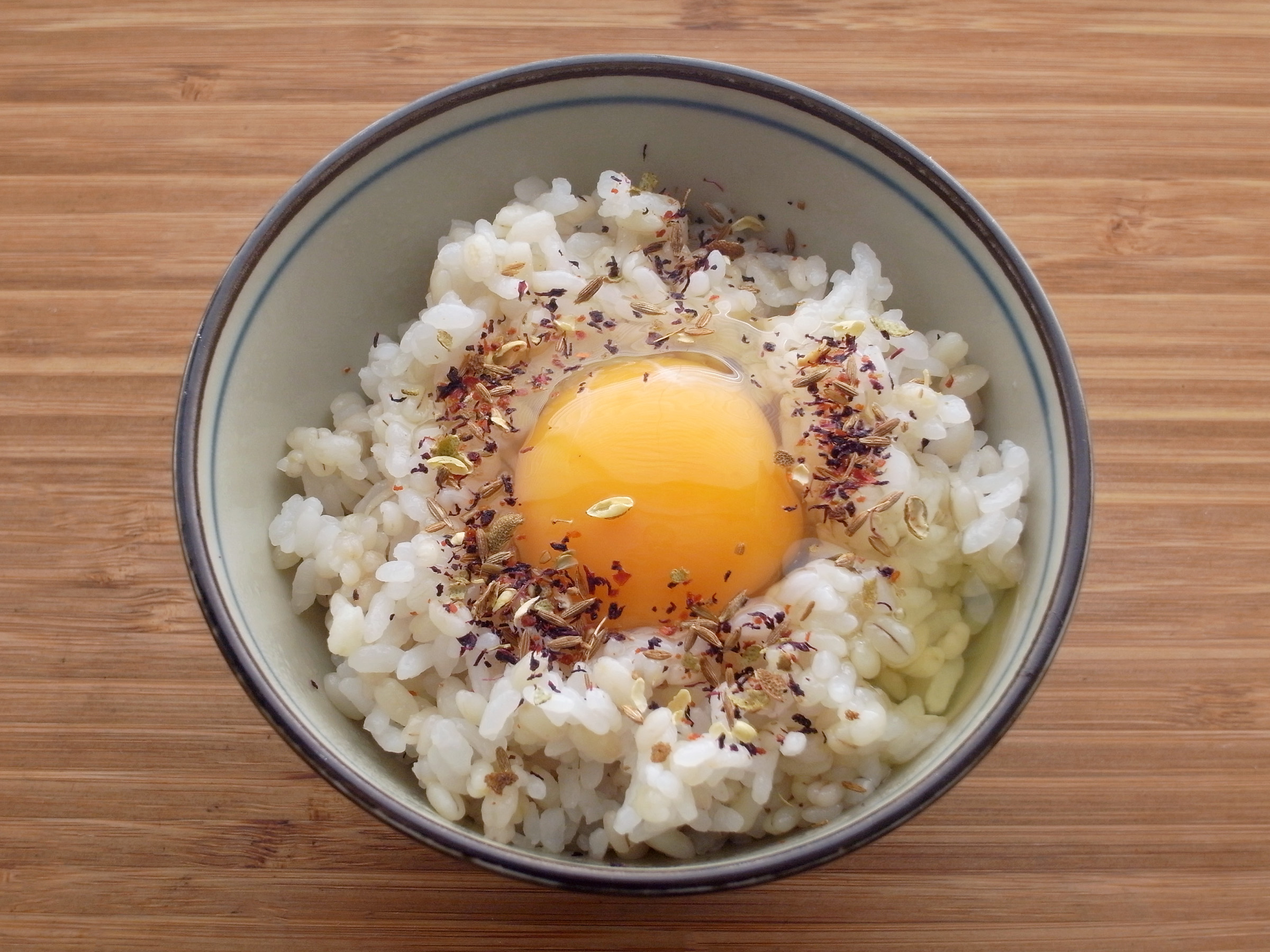 和ごはんMIXを使って  スパイスたまごかけごはん