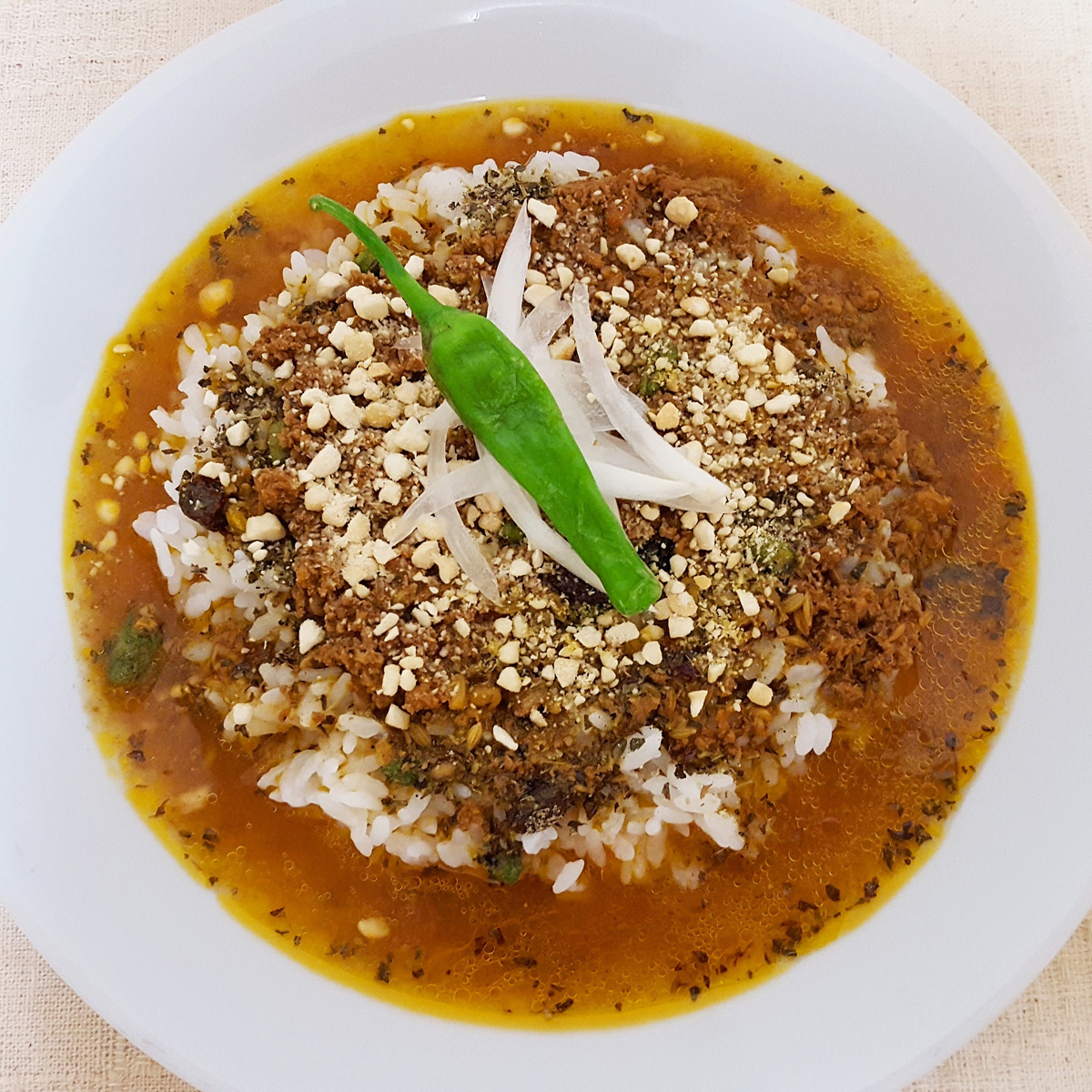 S&B食品 噂の名店 大阪スパイスキーマカレー(コロンビア8) 盛り付け例