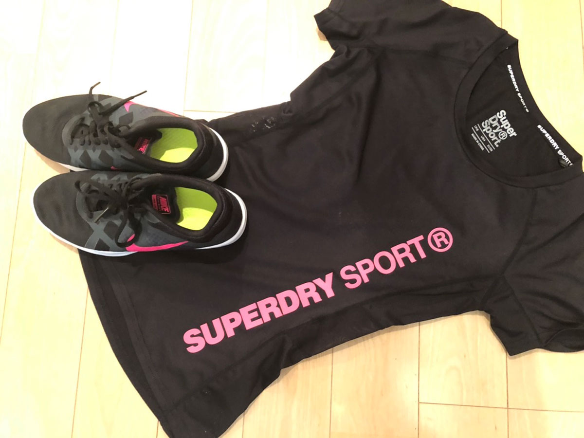 ひらりささん愛用のランニング用Tシャツとシューズ