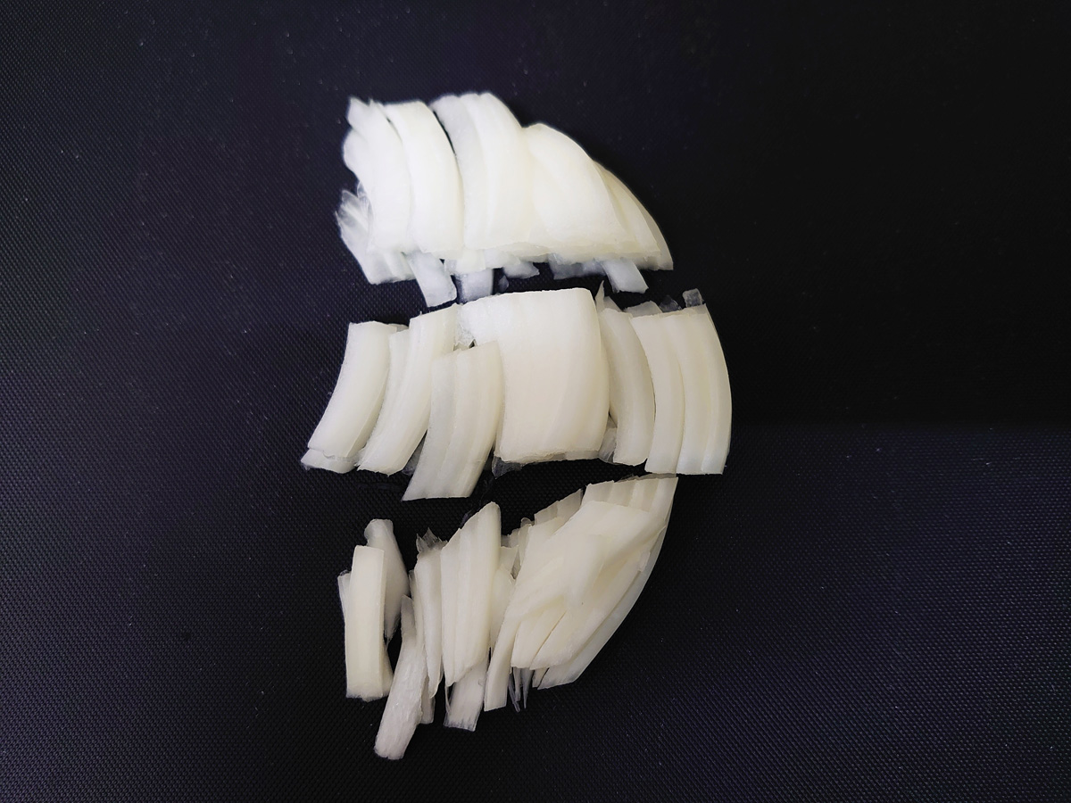 キャベツポリヤルの作り方2。玉ねぎもカット