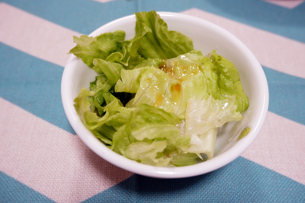 だしまろ酢にごま油と醤油をまぜて和風ドレッシングに