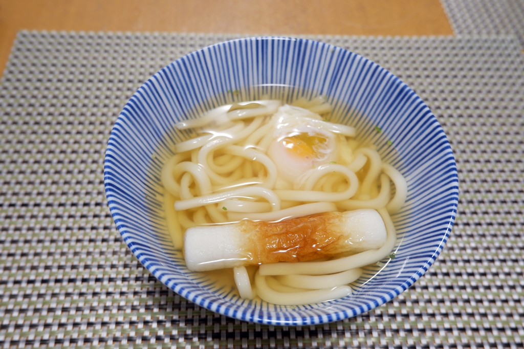 ヒガシマル醤油うどんスープを使って普通にうどんを作るとめっちゃうまい