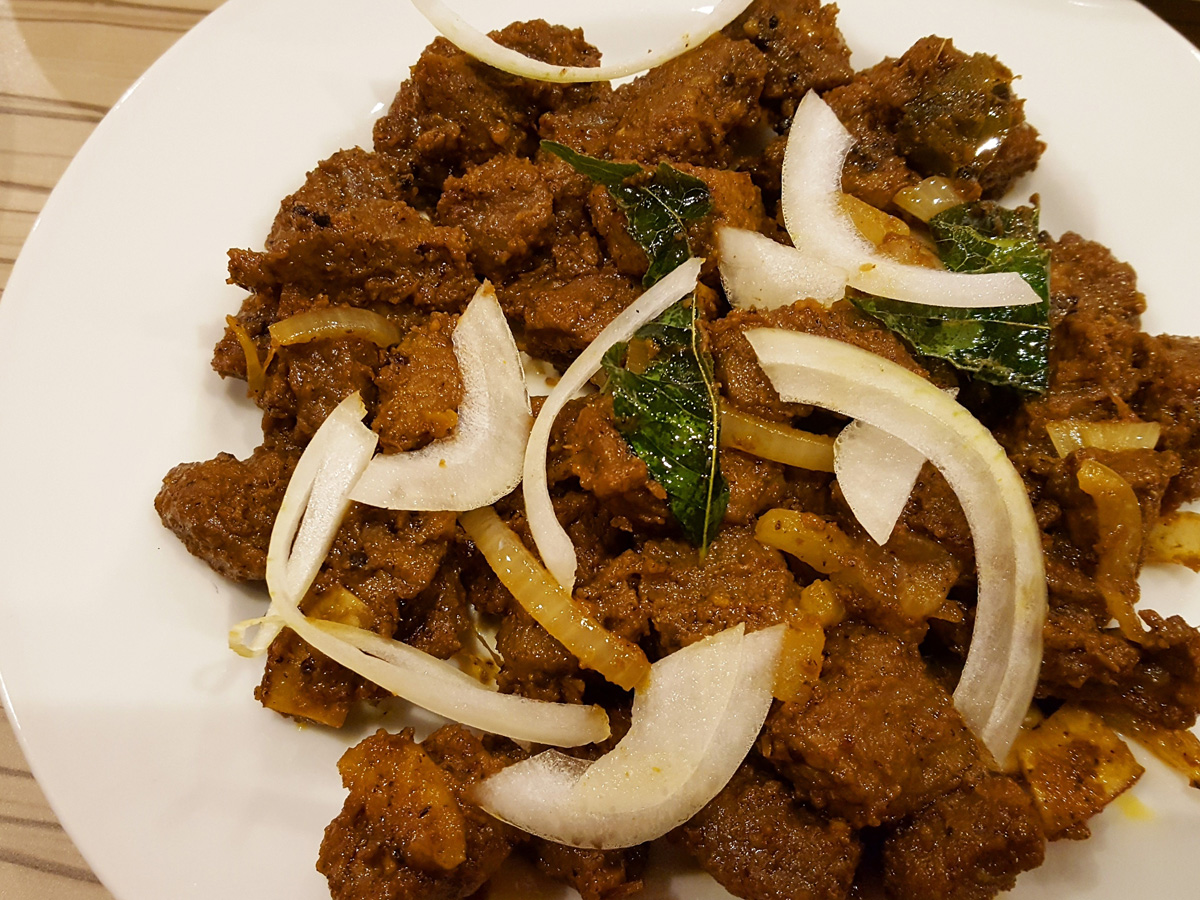 カレーのルー部分と呼べるグレーヴィーなし（ドライ）