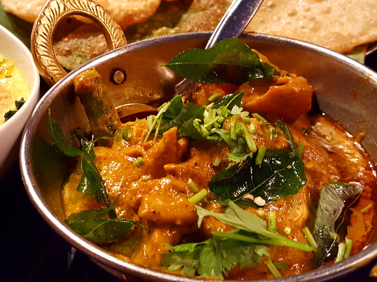 南インド料理に初めて挑戦するならチキンやマトンなど肉系のカレーから頼んでみよう