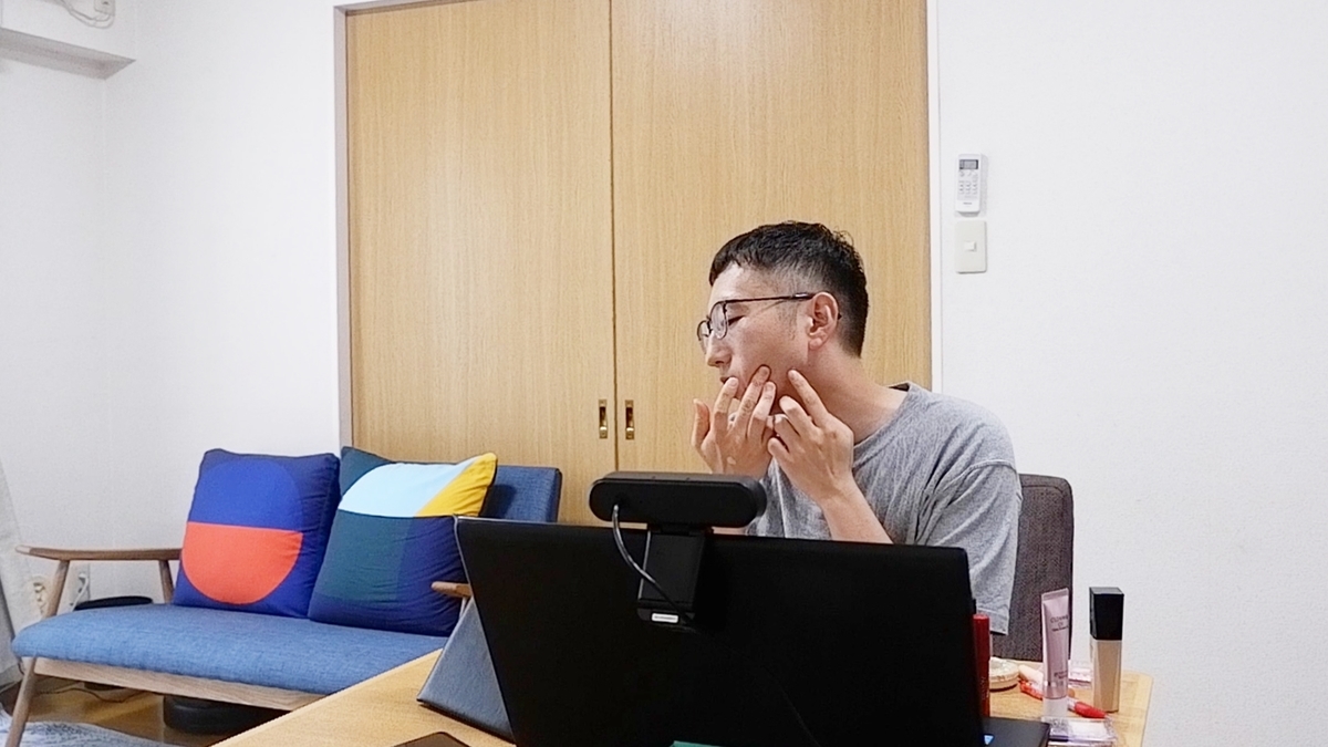 コンシーラーでひげそり跡を隠す