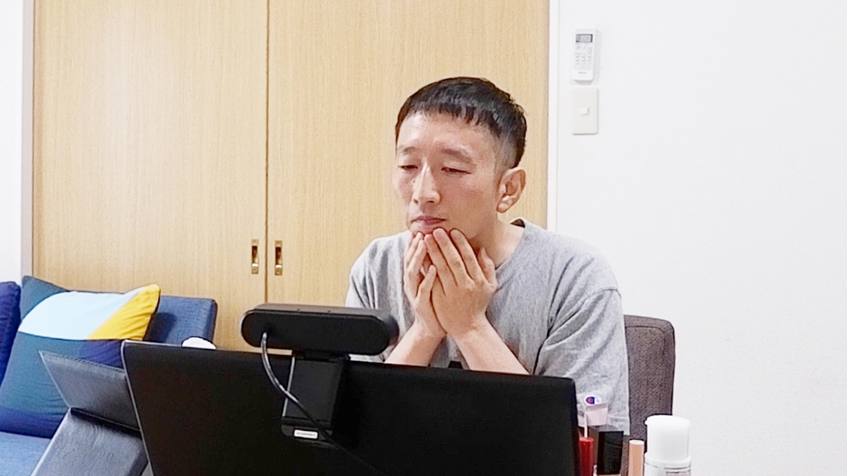 まずは化粧水と乳液をつけてスキンケア