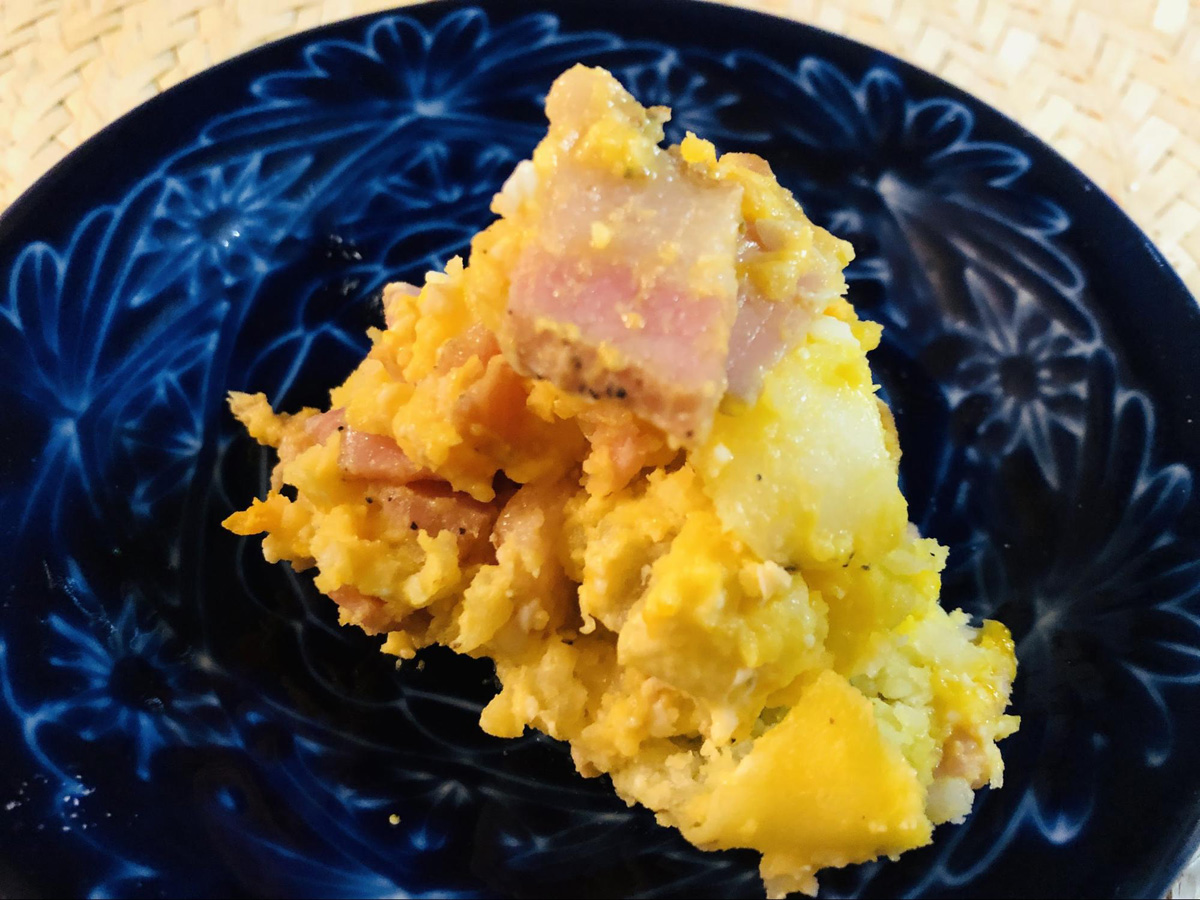 じゃがいも＋マヨネーズ＋味玉＋豚とろスモークのポテサラはおかず力が高かった