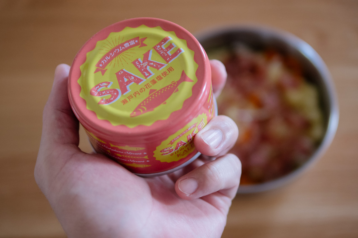 ベーコンを炒めるのが面倒なら鮭缶を使えばよし。これもすごくおいしい