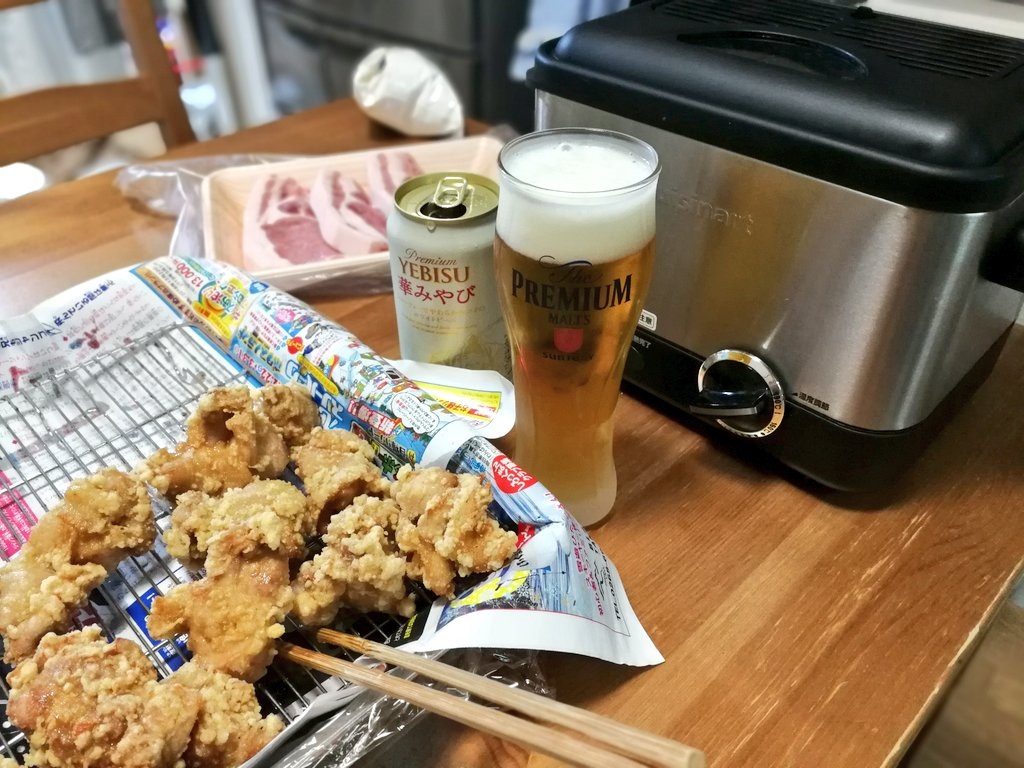 卓上で唐揚げを揚げながらビールを飲むのが最高