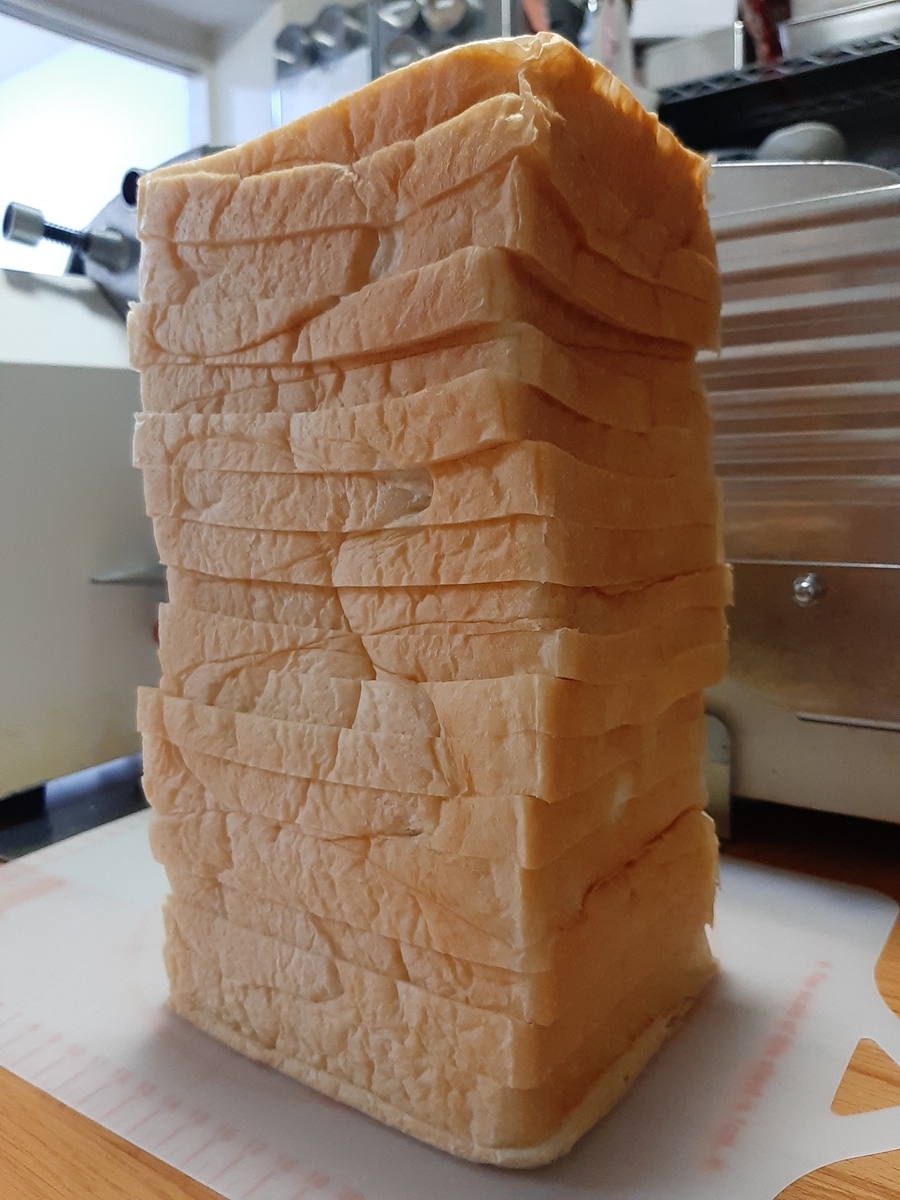 冨士島工機SOFT-98一枚切りスライサーでスライスした食パン
