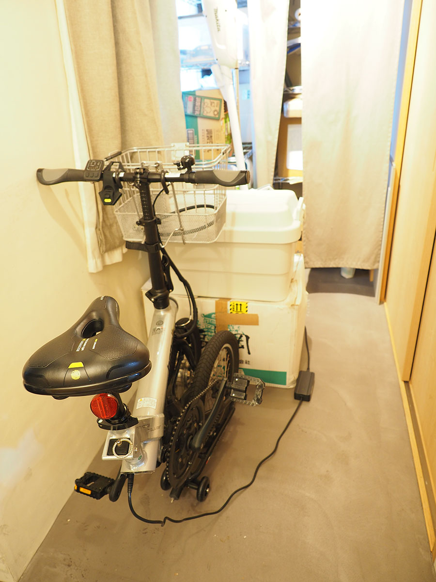 自転車を置いている土間 自転車を置いている土間