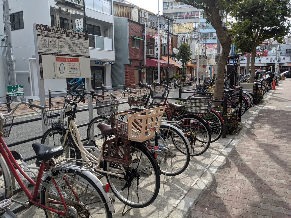 大阪の路上自転車の写真