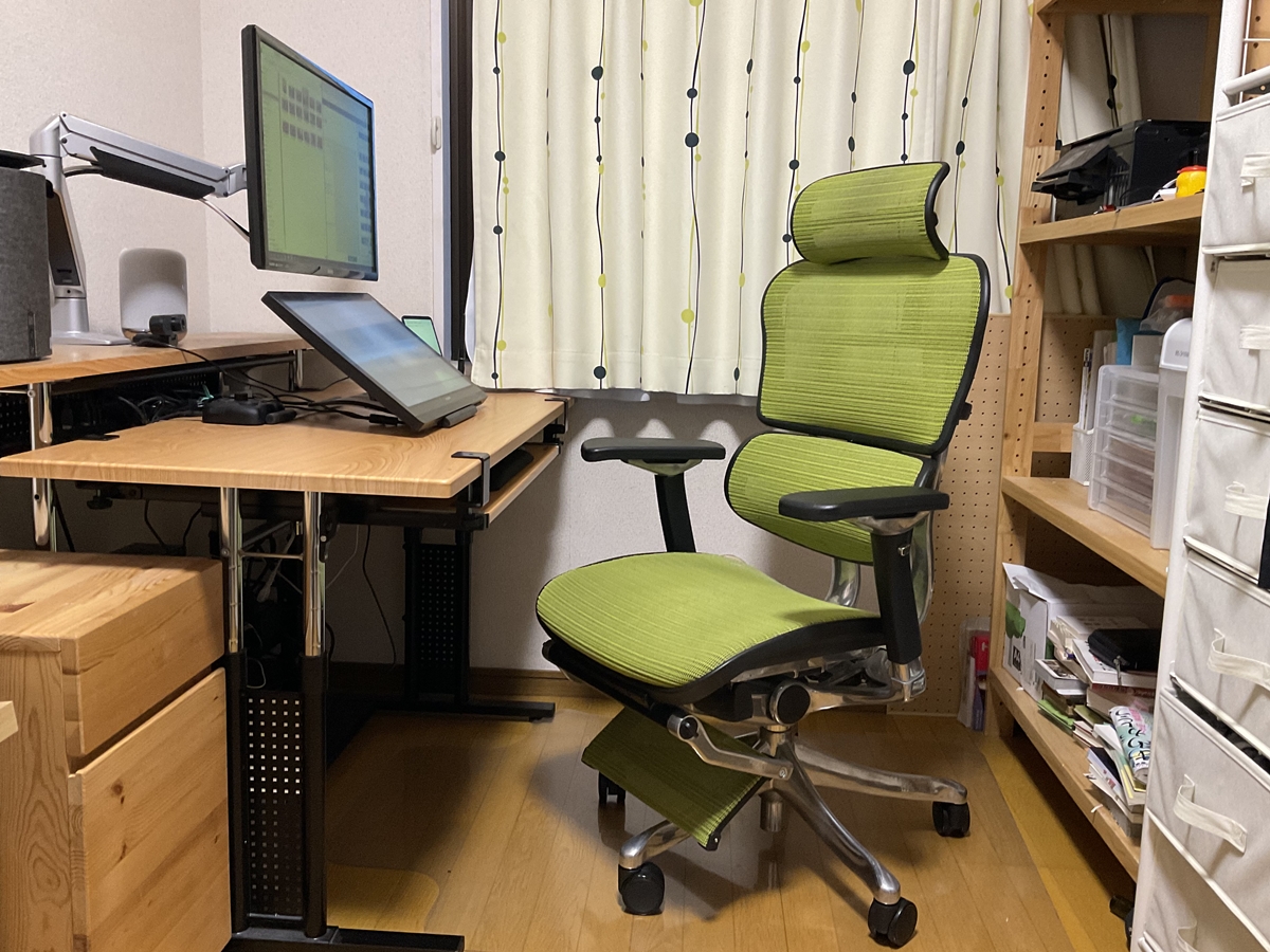 疲れにくい姿勢のために導入したチェア(エルゴヒューマン)