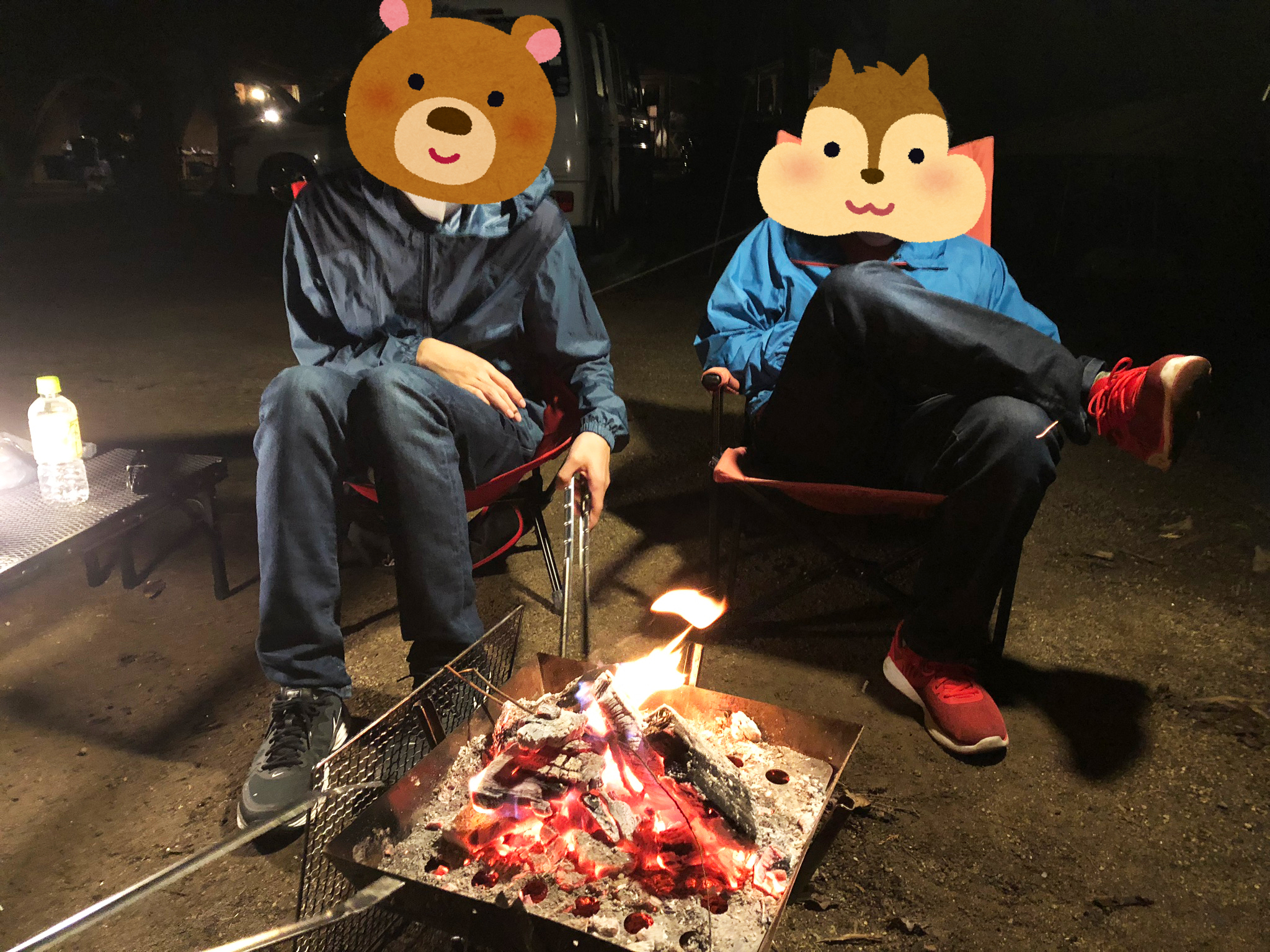 家族で料理や焚き火を囲んでのだんらん