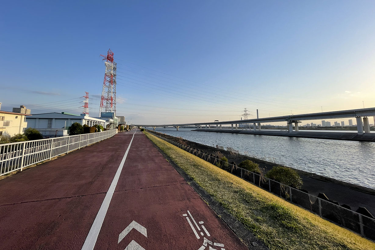 荒川の堤防