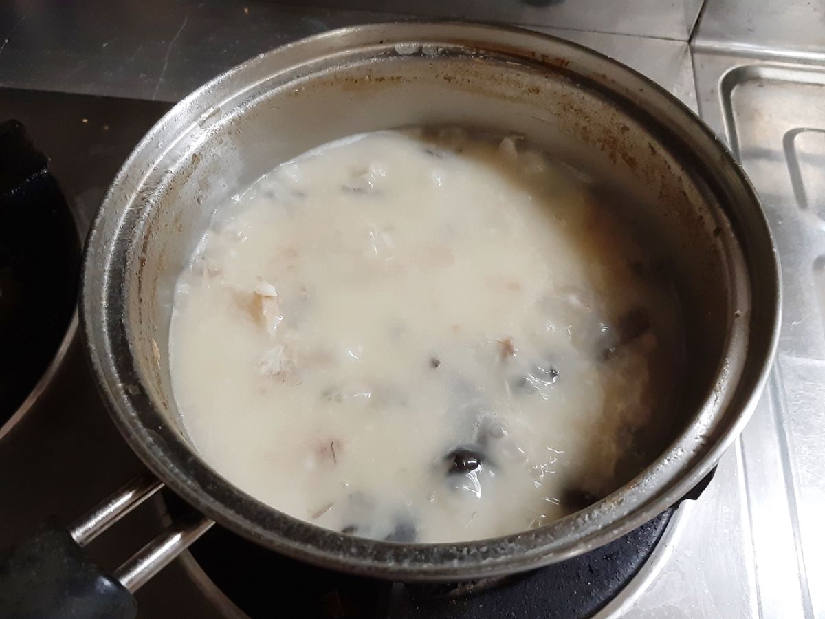マハタのアラを3時間煮込んだもの