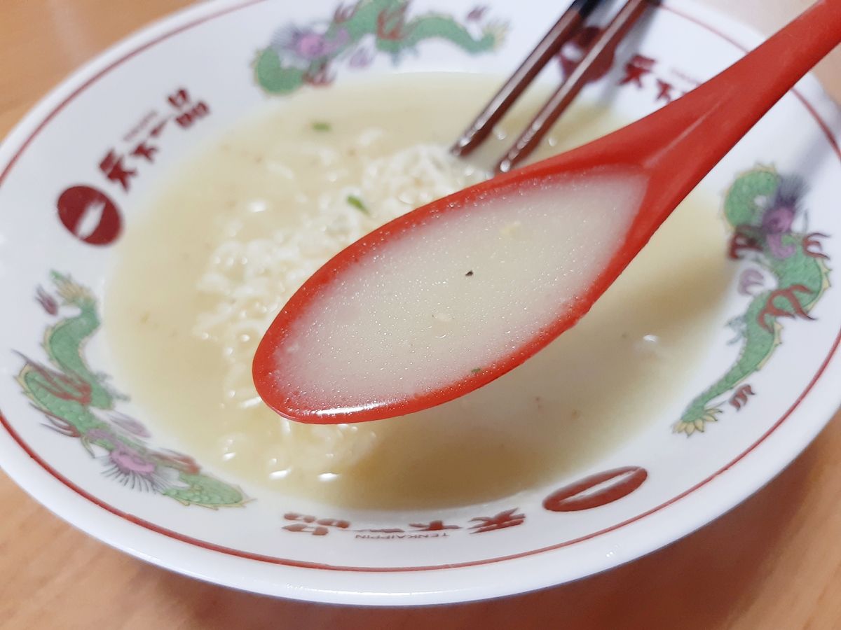 マハタのダシから作ったサッポロ一番のスープはレンゲが止まらなくなる味