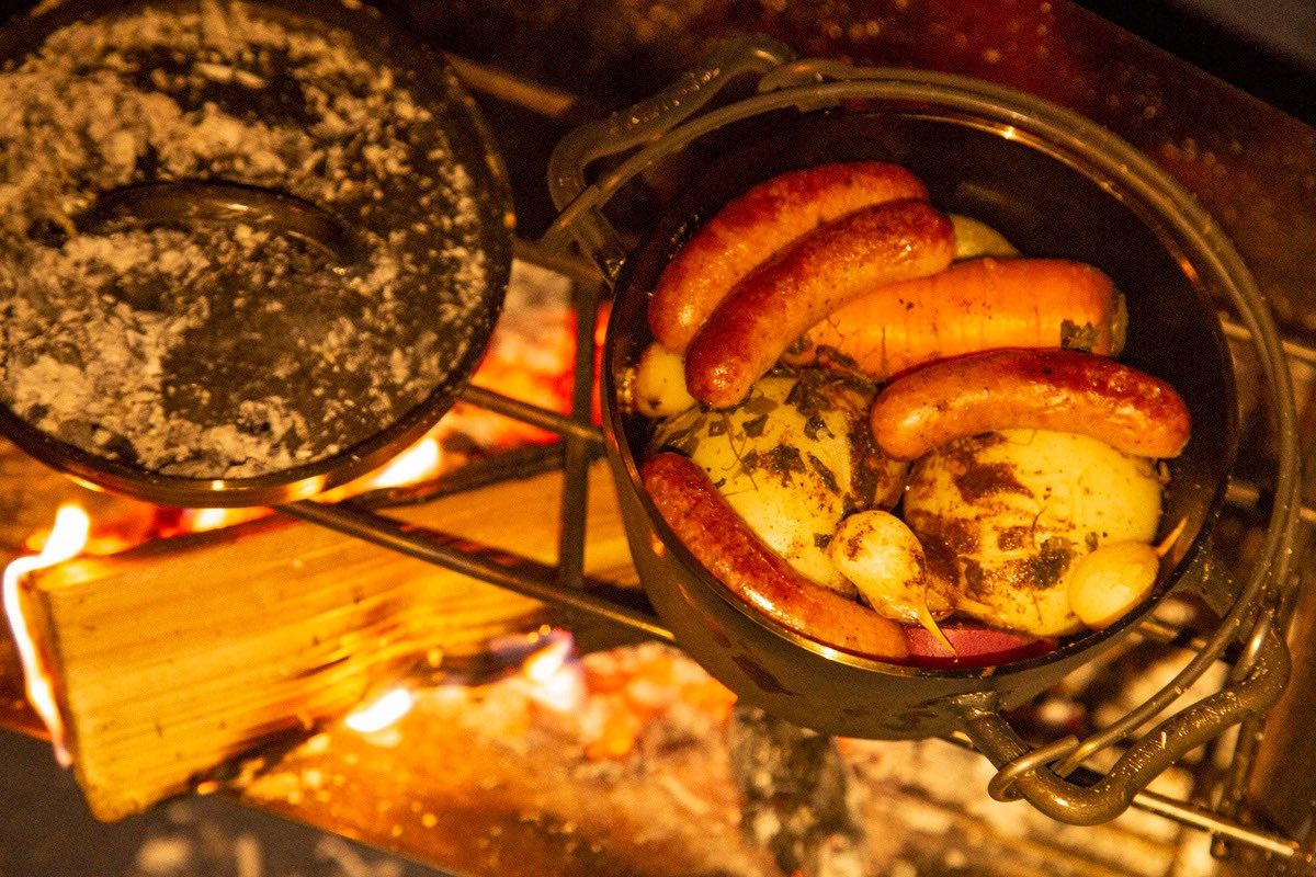 ダッチオーブンで作るローストチキン（ソーセージ）