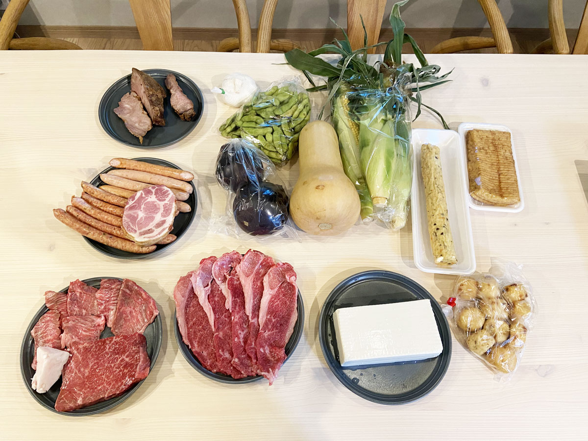 現地のお店でBBQの食材を調達