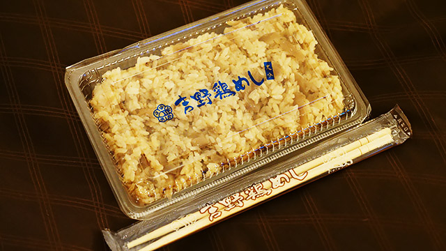 おにぎりが基本も、パック詰めのものもあるそう