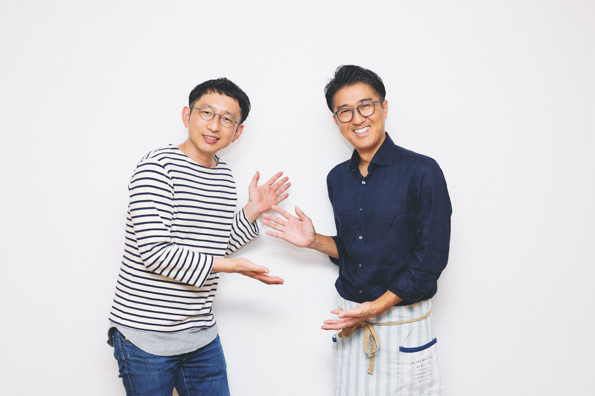 聞き手の斎藤充博（左）とDEEN池森秀一さん（右）