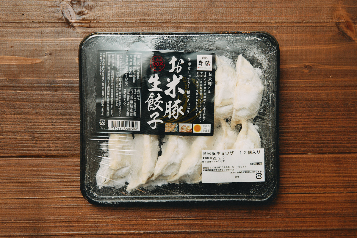 【お米豚餃子】タレなしで肉の旨味を味わってほしい。ブランド豚を堪能できる餃子