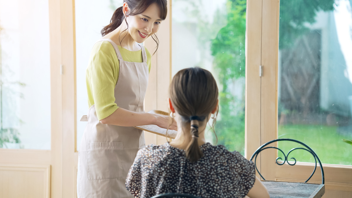 飲食店で配膳するときの接客ポイント