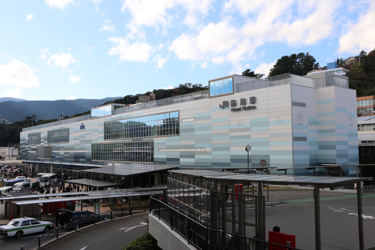 熱海駅の全景