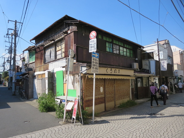 新旧の建物が入り混じる鎌倉の街