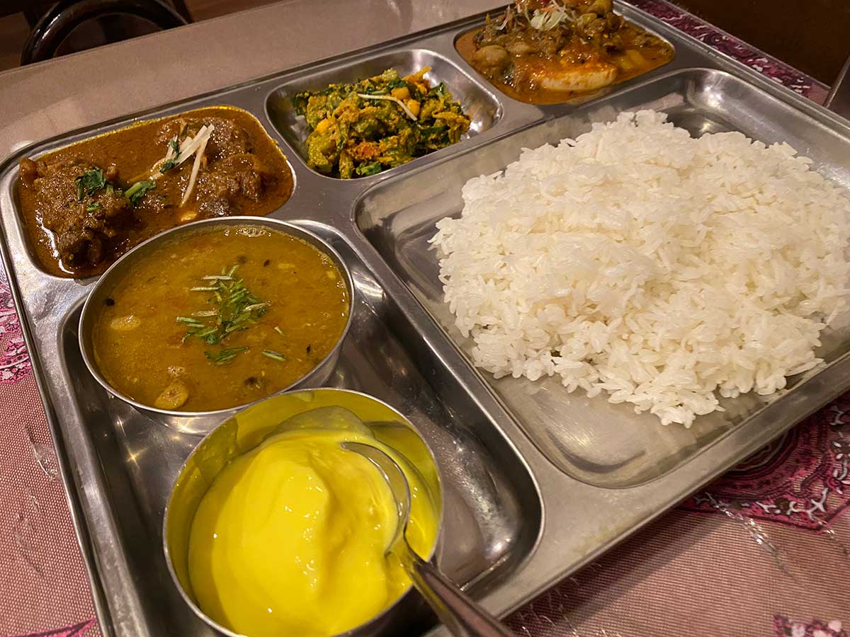 「サンサール」のダルバート