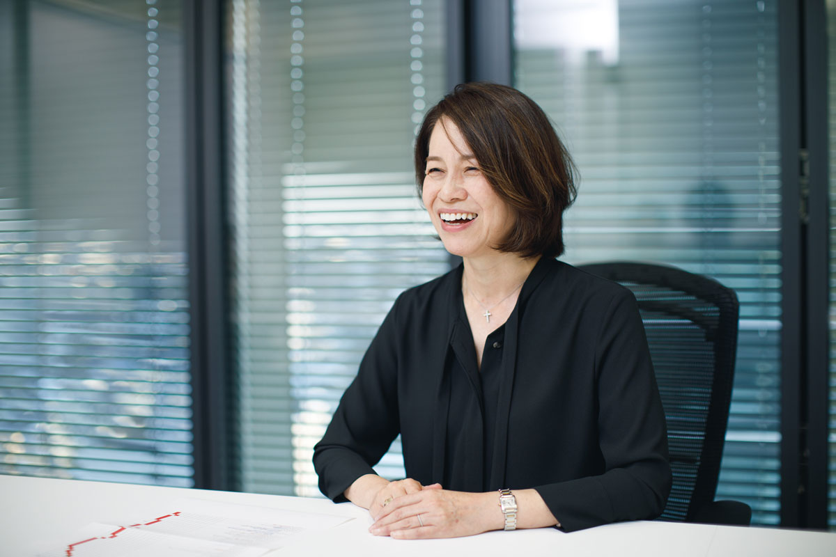 渋谷員子さんが笑っている様子