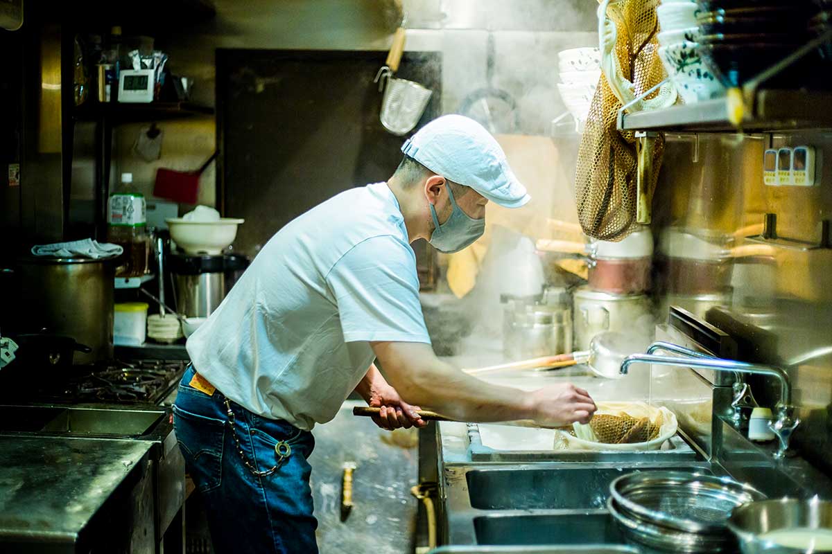 常連を生むたけうちうどん店が語る店作りのコツ。一杯のうどんで満足し