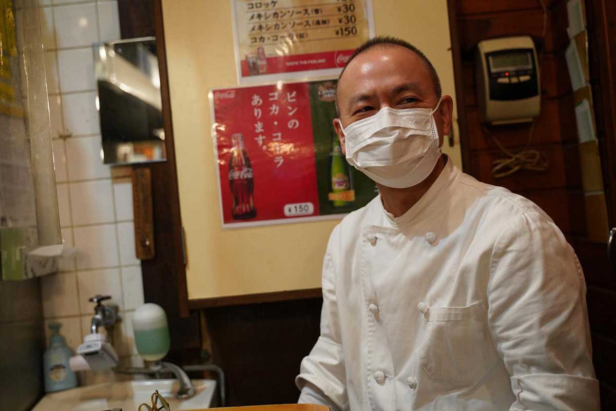 高円寺にあるハンバーグステーキ専門店「NEW-BURG（ニューバーグ）」の店主・平井誠一さんの写真