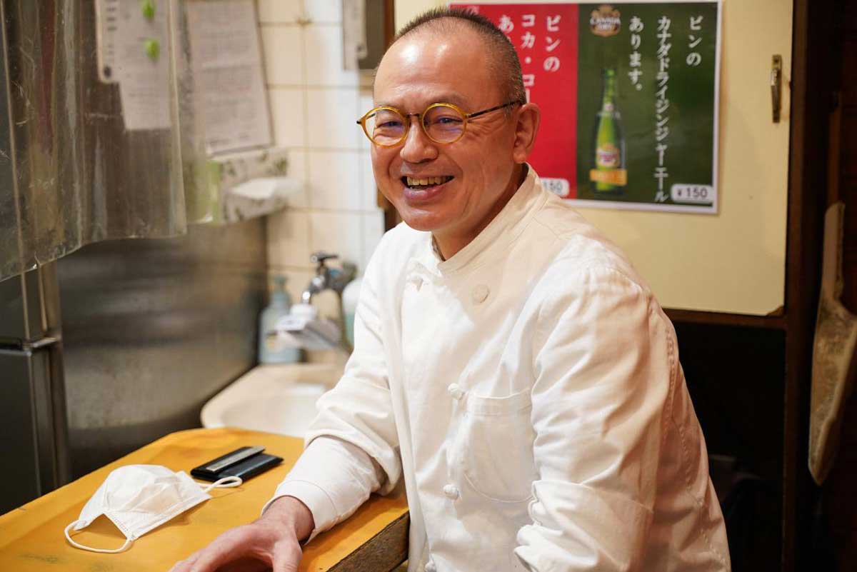 高円寺にあるハンバーグステーキ専門店「NEW-BURG（ニューバーグ）」の店主・平井誠一さんの写真