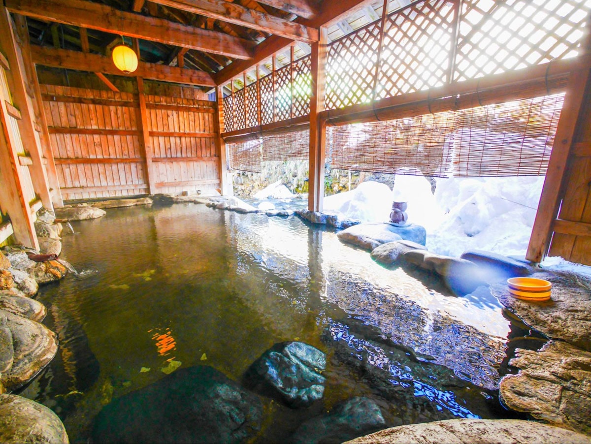 湯の小屋温泉 源泉掛流しの湯めぐりテーマパーク 龍洞
