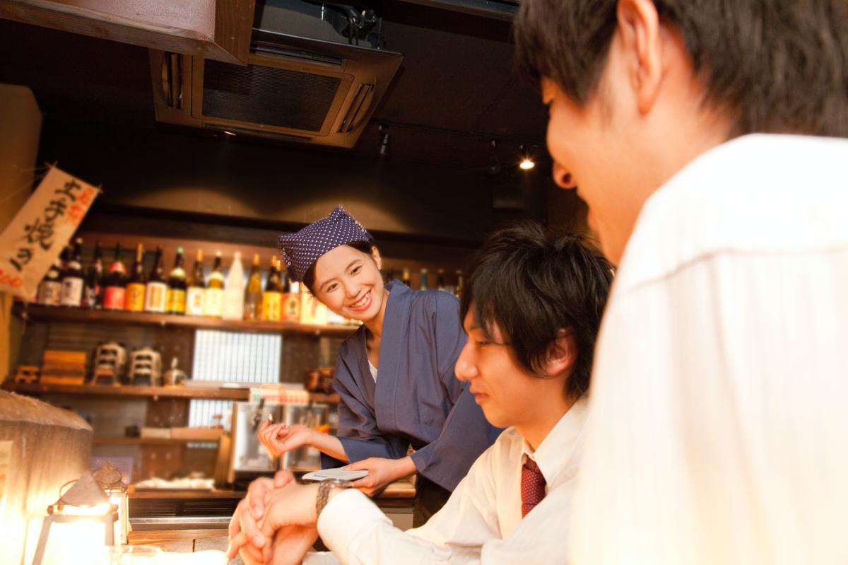 飲食店　接客　上手い人　特徴