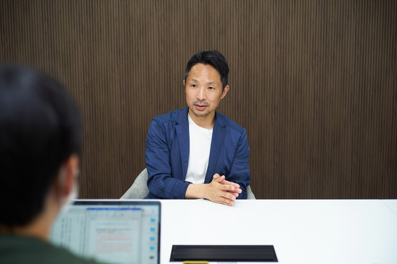 荒木博行さん記事インタビュー写真